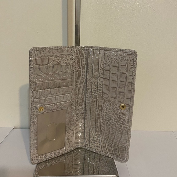 SOLD Brahmin Ady Oyster Mini Melbourne - Picture 3 of 5